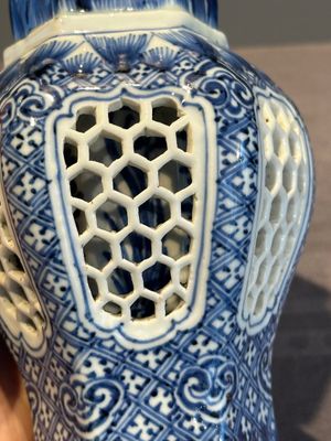 A Chinese blue and white reticulated double-walled vase, Kangxi — photo 10