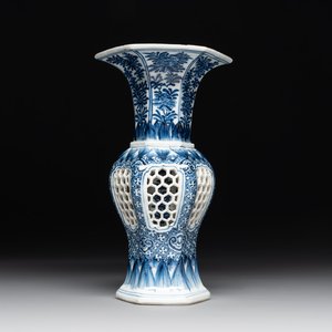 A Chinese blue and white reticulated double-walled vase, Kangxi — photo 1