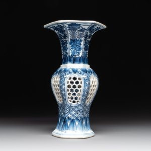 A Chinese blue and white reticulated double-walled vase, Kangxi — photo 2