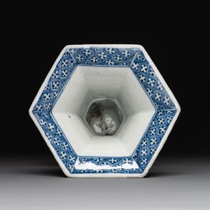 A Chinese blue and white reticulated double-walled vase, Kangxi — photo 3