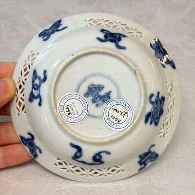 A Chinese blue and white reticulated 'Linglong' tea bowl and saucer — 照片 8