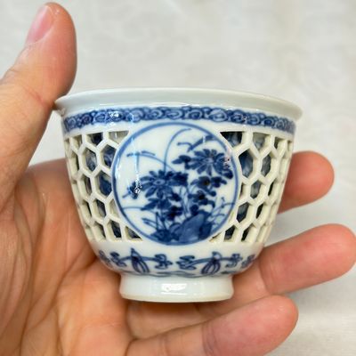A Chinese blue and white reticulated 'Linglong' tea bowl and saucer — 照片 12