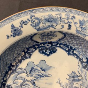 A Chinese blue and white 'river landscape' basin, Qianlong — photo 11