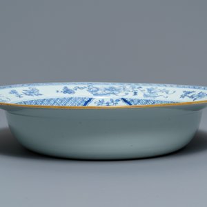 A Chinese blue and white 'river landscape' basin, Qianlong — photo 3