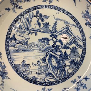 A Chinese blue and white 'river landscape' dish, Yongzheng/Qianlong — 照片 3