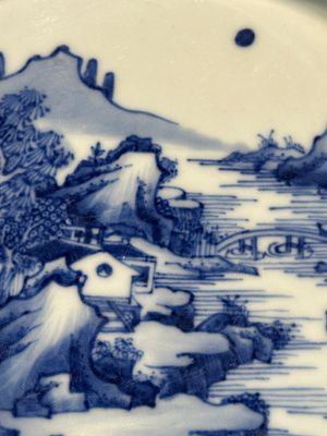 A Chinese blue and white 'river landscape' plate, 18/19th C. — photo 5