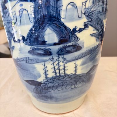 A Chinese blue and white 'Riverscape' vase and a famille rose 'Rooster' vase — foto 5