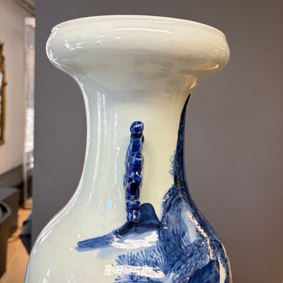 A Chinese blue and white 'Riverscape' vase and a famille rose 'Rooster' vase — foto 12