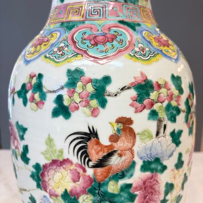 A Chinese blue and white 'Riverscape' vase and a famille rose 'Rooster' vase — foto 19