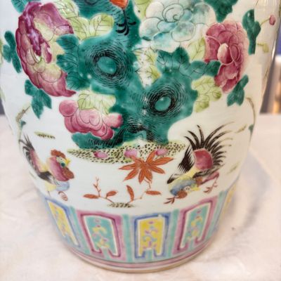 A Chinese blue and white 'Riverscape' vase and a famille rose 'Rooster' vase — foto 26