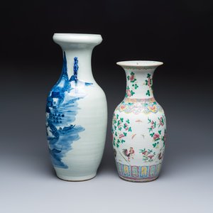 A Chinese blue and white 'Riverscape' vase and a famille rose 'Rooster' vase — foto 2