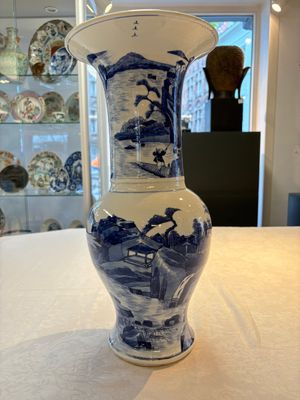 A Chinese blue and white 'riverscape' 'yenyen' vase, 19th C. — photo 1