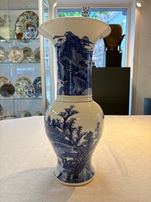 A Chinese blue and white 'riverscape' 'yenyen' vase, 19th C. — photo 2