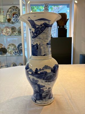 A Chinese blue and white 'riverscape' 'yenyen' vase, 19th C. — photo 4