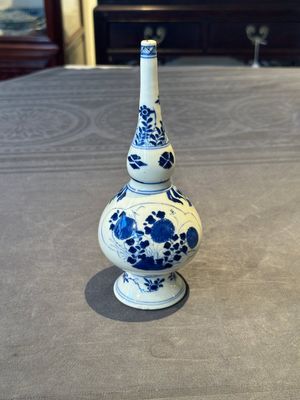 A Chinese blue and white rosewater sprinkler with floral design for the Islamic market, Kangxi — foto 1