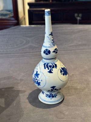 A Chinese blue and white rosewater sprinkler with floral design for the Islamic market, Kangxi — foto 2