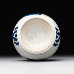 A Chinese blue and white rosewater sprinkler with floral design for the Islamic market, Kangxi — foto 4