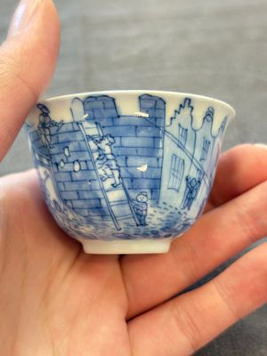 A Chinese blue and white 'Rotterdam Riot' cup and saucer, jade mark, Kangxi — 照片 7