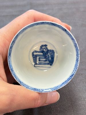 A Chinese blue and white 'Rotterdam Riot' cup and saucer, jade mark, Kangxi — 照片 9