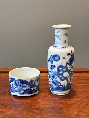 A Chinese blue and white rouleau vase and a tripod censer, Kangxi — photo 1
