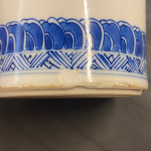 A Chinese blue and white rouleau vase, Kangxi — 照片 12