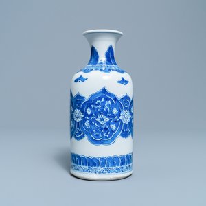 A Chinese blue and white rouleau vase, Kangxi — 照片 4