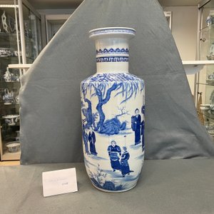 A Chinese blue and white rouleau vase, Kangxi mark, 19/20th C. — 照片 13
