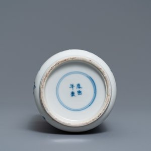 A Chinese blue and white rouleau vase, Kangxi mark, 19th C. — 照片 6