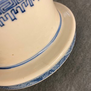 A Chinese blue and white rouleau vase with a court scene, Kangxi — 照片 15