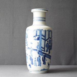A Chinese blue and white rouleau vase with a court scene, Kangxi — 照片 8