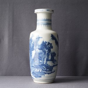 A Chinese blue and white rouleau vase with figures in a landscape, Kangxi — photo 22