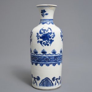 A Chinese blue and white rouleau vase with floral design, Kangxi — photo 3