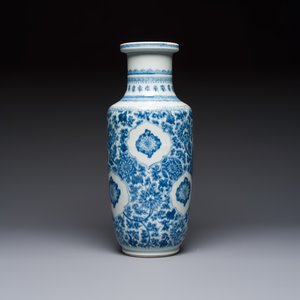 A Chinese blue and white rouleau vase with floral design, Kangxi — photo 4