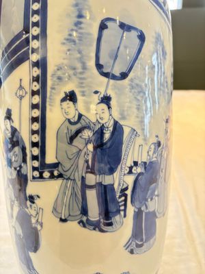 A Chinese blue and white rouleau vase with narrative design, Kangxi — photo 12