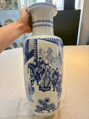 A Chinese blue and white rouleau vase with narrative design, Kangxi — photo 3