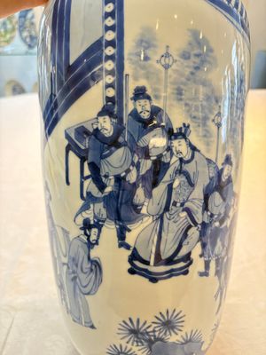 A Chinese blue and white rouleau vase with narrative design, Kangxi — photo 8
