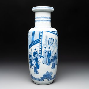 A Chinese blue and white rouleau vase with narrative design, Kangxi — 照片 3