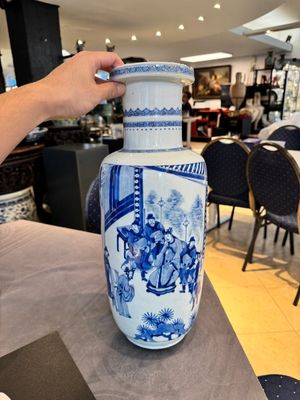 A Chinese blue and white rouleau vase with narrative design, Kangxi — photo 1