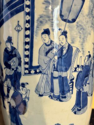 A Chinese blue and white rouleau vase with narrative design, Kangxi — photo 12