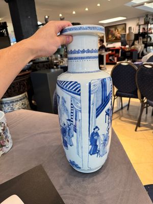 A Chinese blue and white rouleau vase with narrative design, Kangxi — photo 2