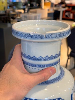 A Chinese blue and white rouleau vase with narrative design, Kangxi — photo 5
