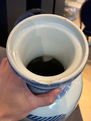 A Chinese blue and white rouleau vase with narrative design, Kangxi — photo 6