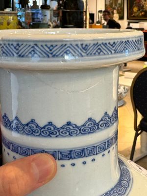 A Chinese blue and white rouleau vase with narrative design, Kangxi — photo 7