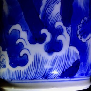 A Chinese blue and white rouleau vase with qilins, Kangxi — 照片 20
