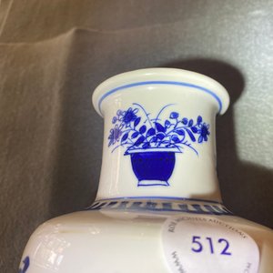 A Chinese blue and white rouleau vase with qilins, Kangxi — 照片 11