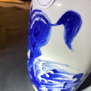 A Chinese blue and white rouleau vase with qilins, Kangxi — 照片 17
