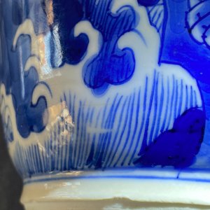 A Chinese blue and white rouleau vase with qilins, Kangxi — 照片 19