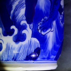 A Chinese blue and white rouleau vase with qilins, Kangxi — photo 21