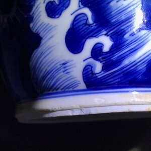 A Chinese blue and white rouleau vase with qilins, Kangxi — photo 25