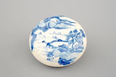 Une boîte ronde en porcelaine de Chine bleu et blanc pour cire d'étampes, 18ème